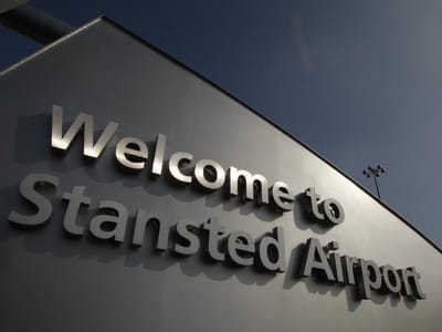 Jovem detida no aeroporto de Londres por suspeitas de terrorismo - TVI