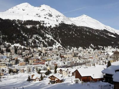 Davos: um universo de luxo por detrás da conferência - TVI