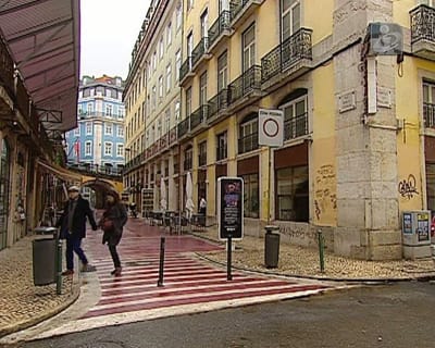 Lisboa reduz provisoriamente horário a 25 bares do Cais do Sodré e Bairro Alto - TVI