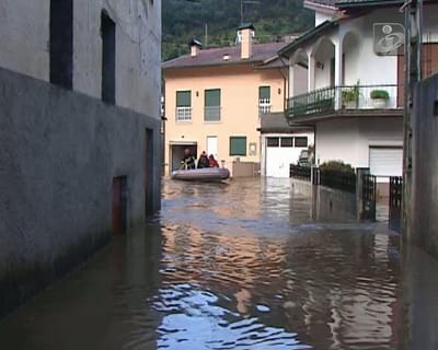 Rutura de barragem inundada casas em Coimbra - TVI