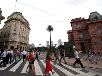 Argentina inicia conversações para pedido de ajuda ao FMI - TVI