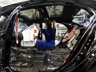 Produção automóvel cai 3,2% em abril face ao período homólogo de 2015 - TVI