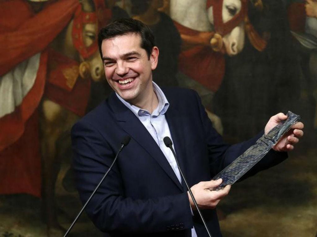 Matteo Renzi oferece gravata a Alexis Tsipras
