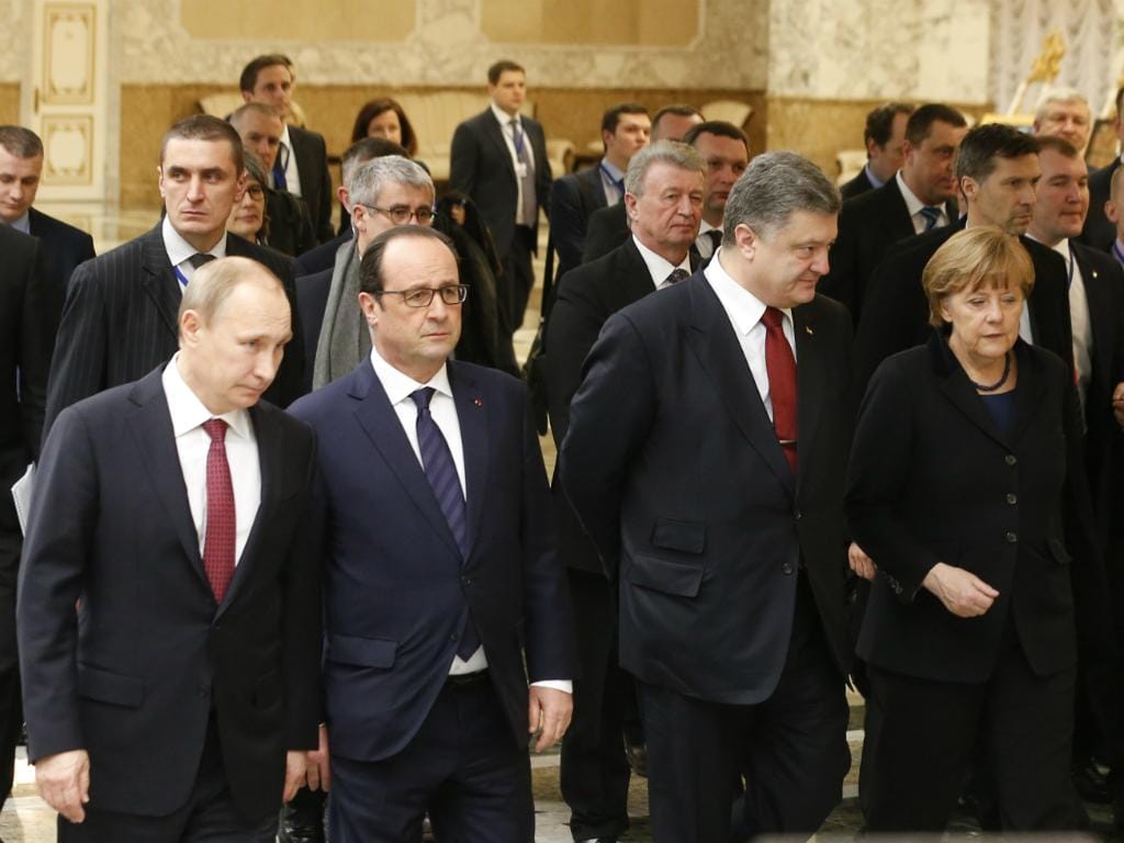 Vladimir Putin, Francois Hollande, Peter Poroshenko e Angela Merkel - Encontro de Líderes em Minsk [Reuters]