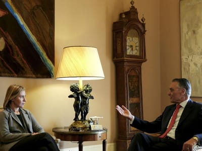 Chefe da diplomacia europeia revela conversa com Cavaco - TVI