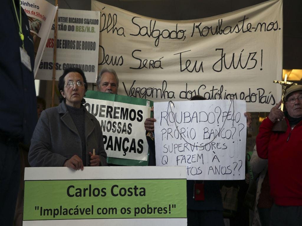 Clientes invadiram sede do Novo Banco em Coimbra (Lusa)