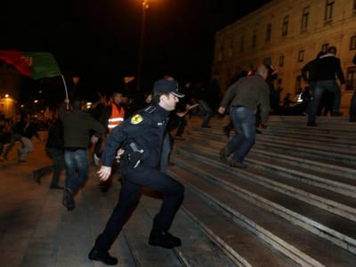 Polícia: arquivar processo das escadas do parlamento foi decisão «correta» - TVI