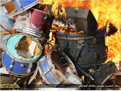 Estado Islâmico queima instrumentos musicais na Líbia - TVI