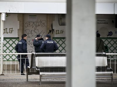 Polícias colhidos por comboio: suspeitos saem em liberdade - TVI