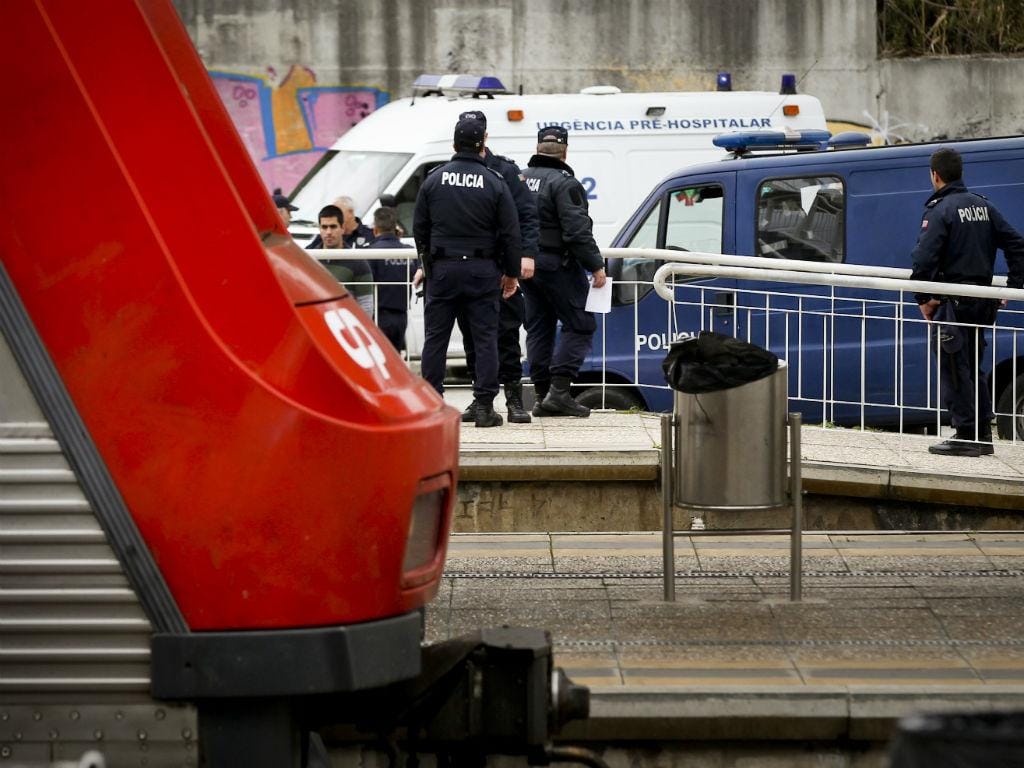 Dois polícias colhidos mortalmente por comboio [Foto: Lusa]