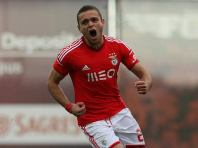 Benfica: Corunha espera Jonathan nesta quinta-feira - TVI