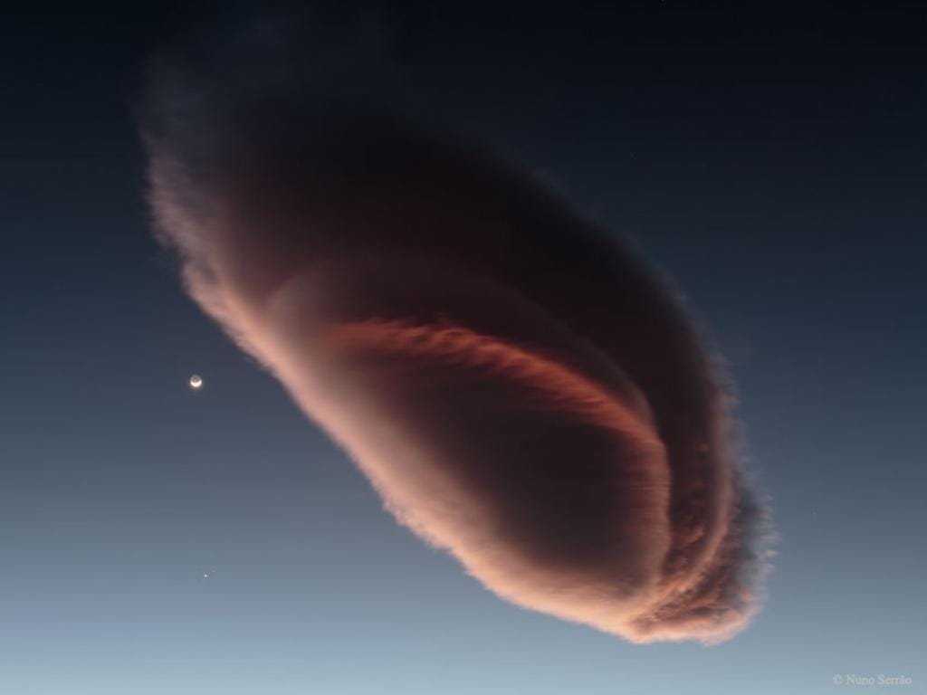 Nuvem lenticular (Nuno Serrão / NASA)