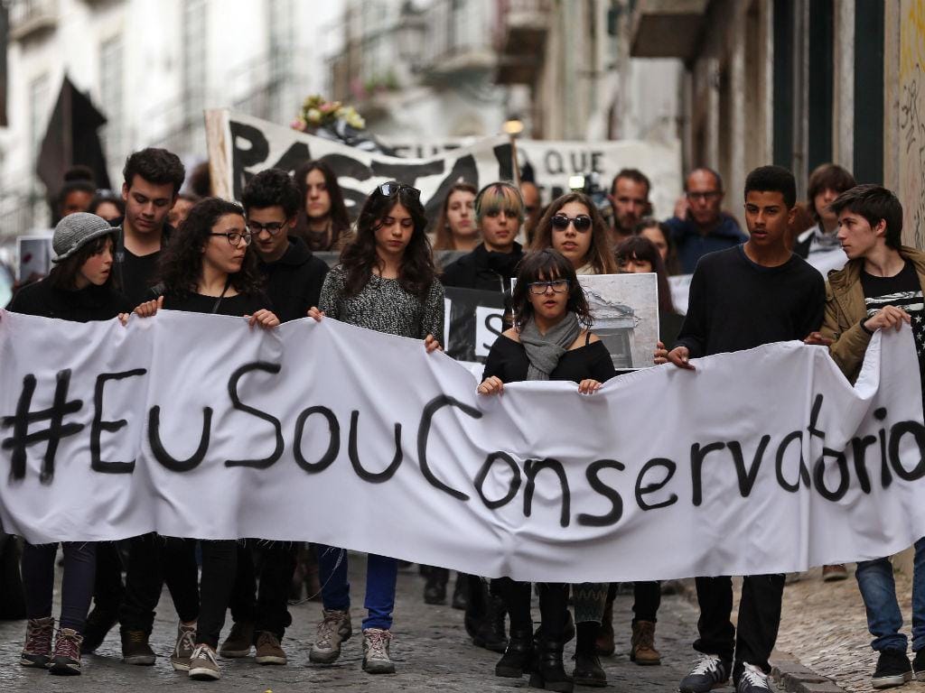 Cortejo fúnebre dos alunos do Conservatório de Lisboa [Foto: Lusa]