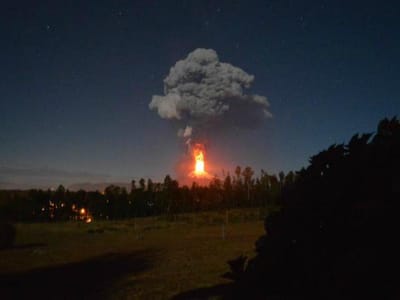 Chile: erupção vulcânica obriga à retirada de 3000 habitantes - TVI