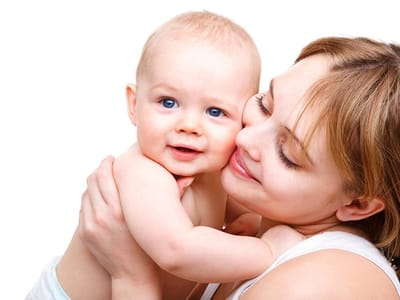 Mães são quem mais requer prestações por parentalidade - TVI