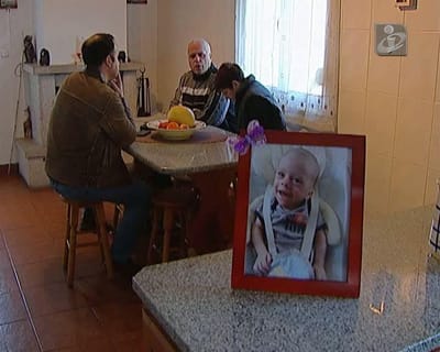 Funeral de bebé que morreu em Viana atrasado por causa de autópsia - TVI