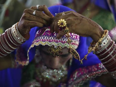 Desabamento de parede mata dezenas em casamento - TVI