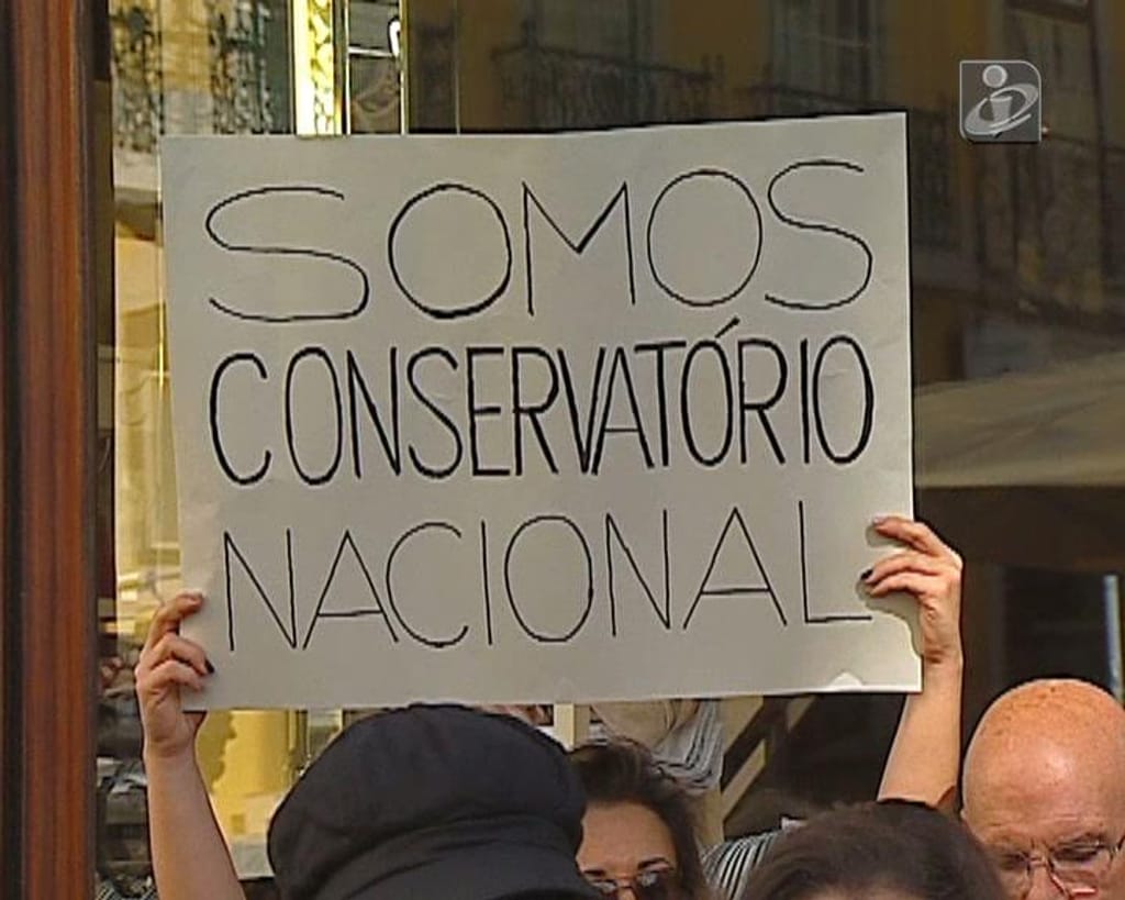 Conservatório: novo protesto juntou alunos e professores