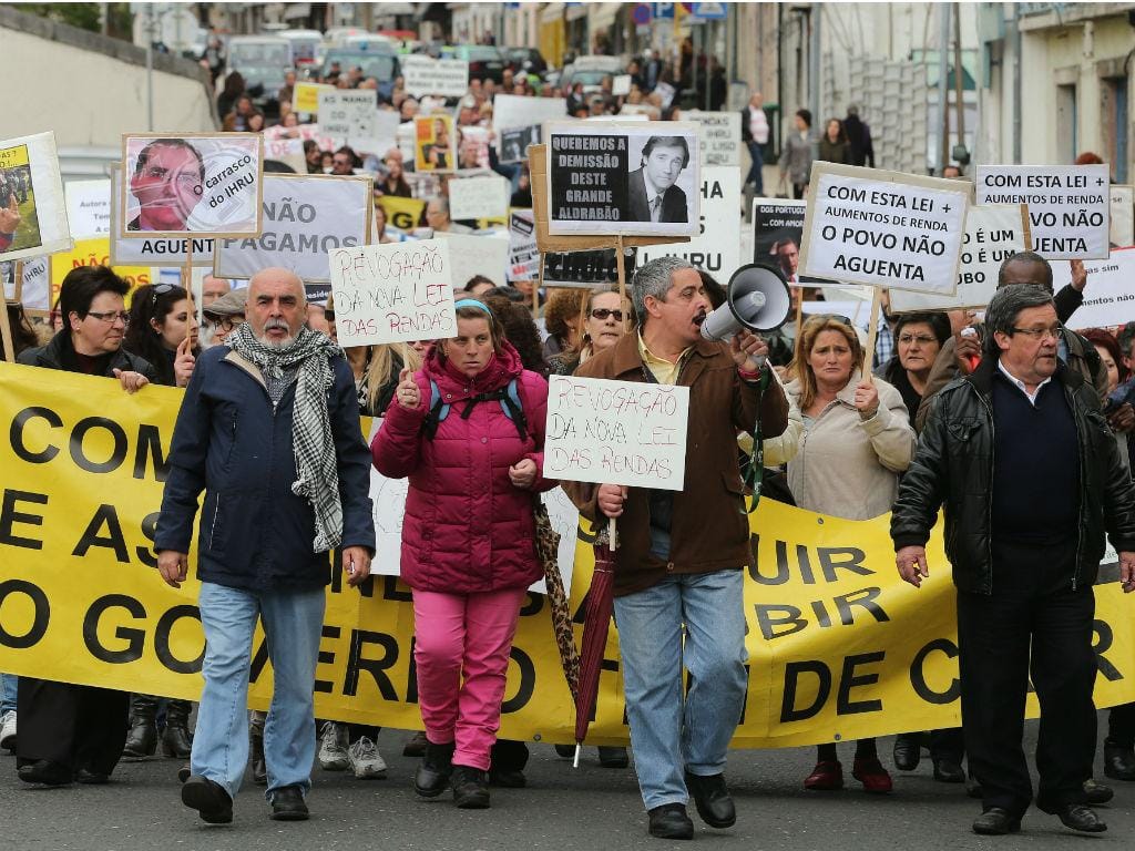 Moradores de bairros sociais protestam em Lisboa (TIAGO PETINGA/LUSA)