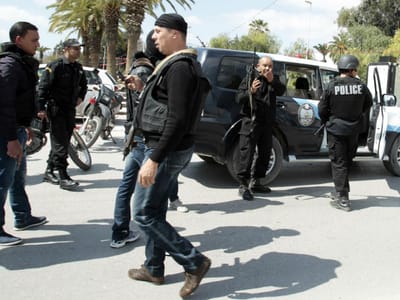 Tunísia: soldado abre fogo sobre os próprios colegas - TVI