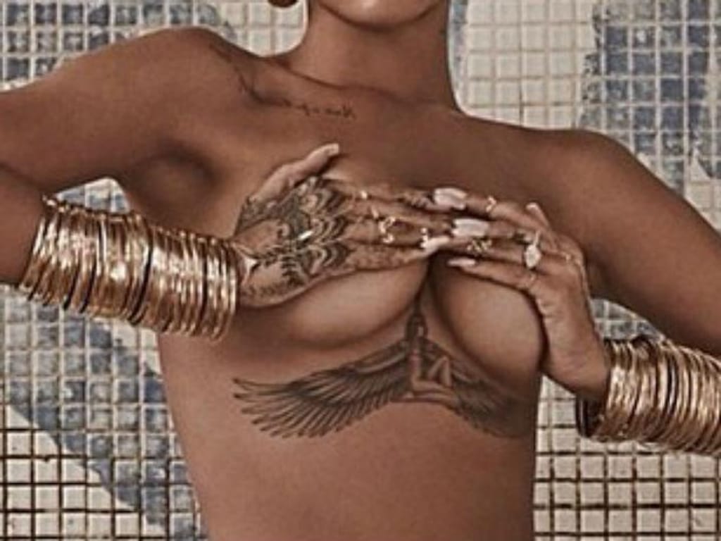 Rihanna aderiu à nova tendência «underboob» (Instagram)