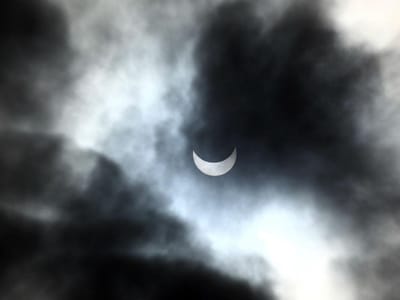 Eclipse: no Porto até houve fila para fotografar com o telemóvel - TVI