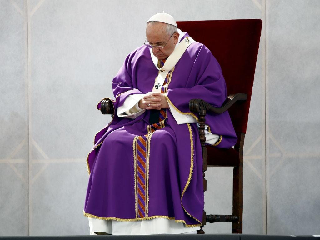 Papa Francisco em Nápoles (REUTERS)