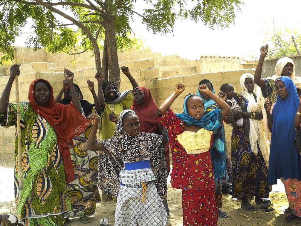 Habitantes de Damasak celebram vitória sobre o Boko Haram (Lusa/EPA)