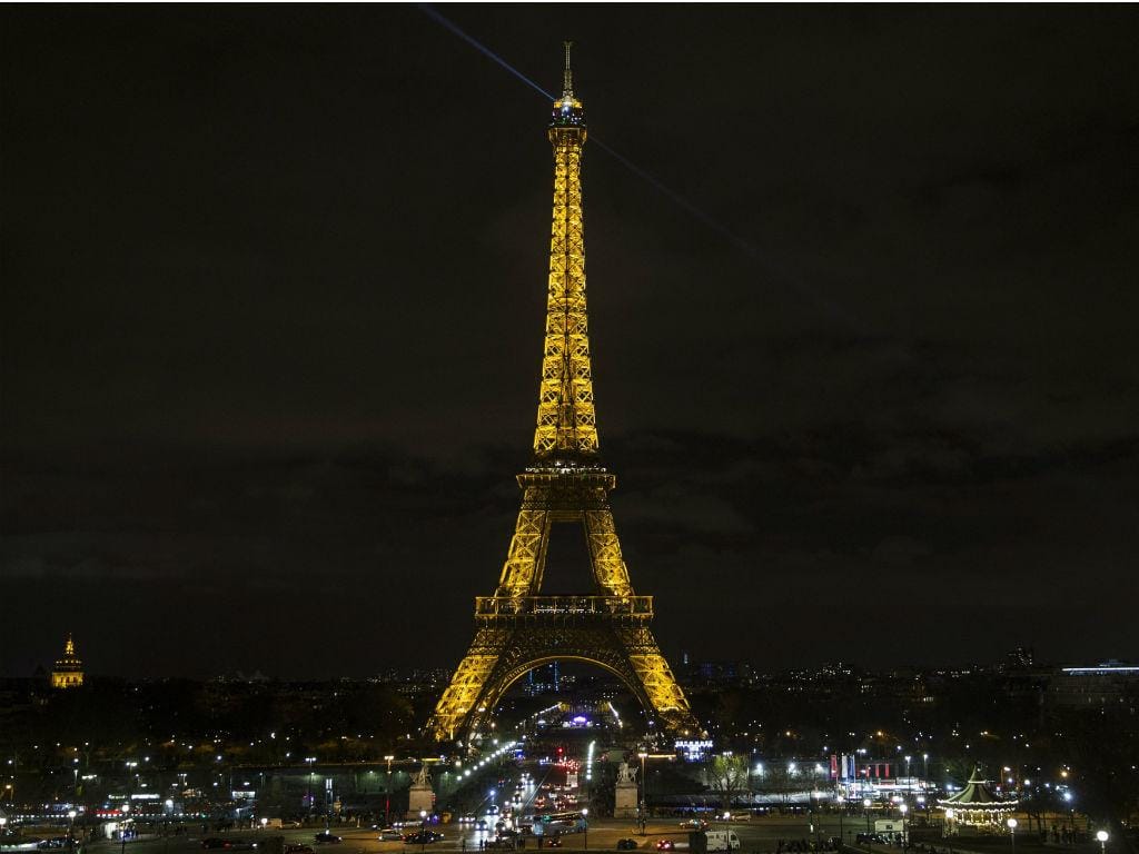 Hora do Planeta - Torre Eiffel (EPA/LUSA)