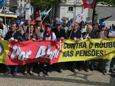 Reformados em protesto reivindicam aumentos de 4,7% nas pensões - TVI
