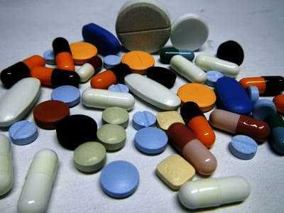 Agência Europeia do Medicamento revê segurança de antibióticos - TVI