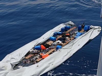Resgatados 39 imigrantes no Estreito de Gibraltar - TVI