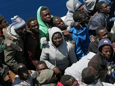 Nações Unidas pedem aos países mediterrâneos que recebam dois navios com imigrantes - TVI