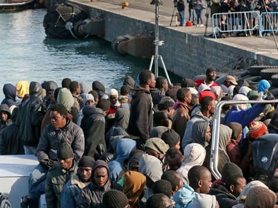 Mais de 2.000 pessoas morreram no Mediterrâneo desde janeiro - TVI
