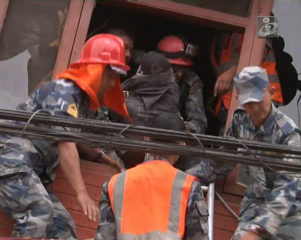 Nepal: equipas de resgate continuam a encontrar sobreviventes