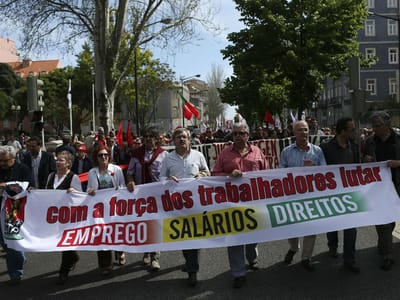 1º de Maio: centenas de pessoas desfilam em Lisboa - TVI