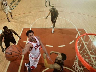 NBA: Derrick Rose volta a lesionar-se - TVI