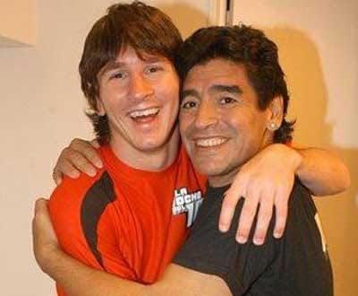 VÍDEO: até a jogar futevólei com Messi, Maradona era um caso à parte - TVI