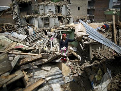 Nepal espera angariar dois mil milhões de dólares para reconstrução - TVI