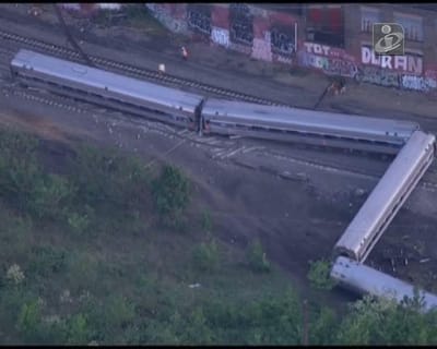 EUA: comboio que descarrilou ia a mais de 160 km/hora - TVI