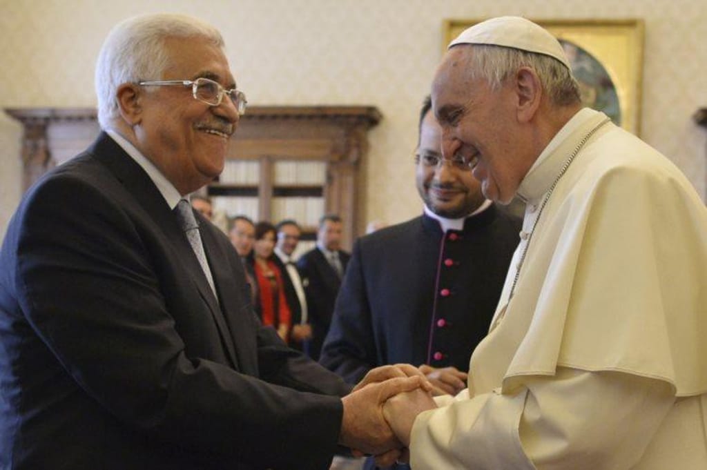 Papa recebe Mahmud Abbas no Vaticano (REUTERS)