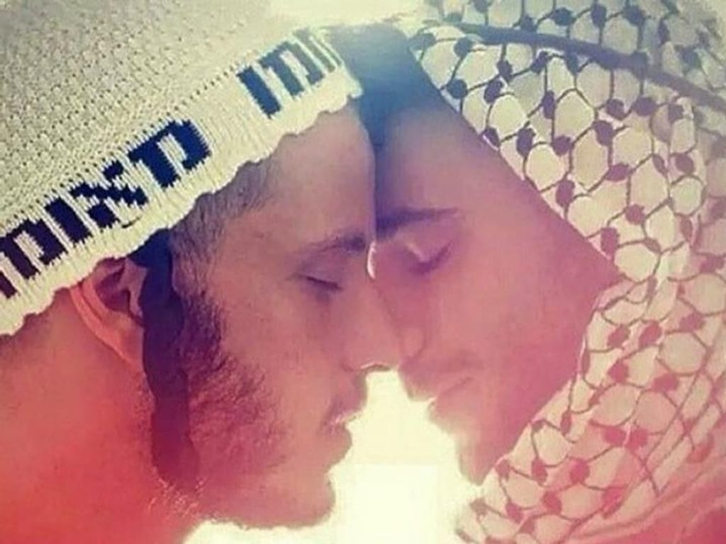 Madonna publica foto de judeu e muçulmano a beijarem-se [Foto: Instagram]