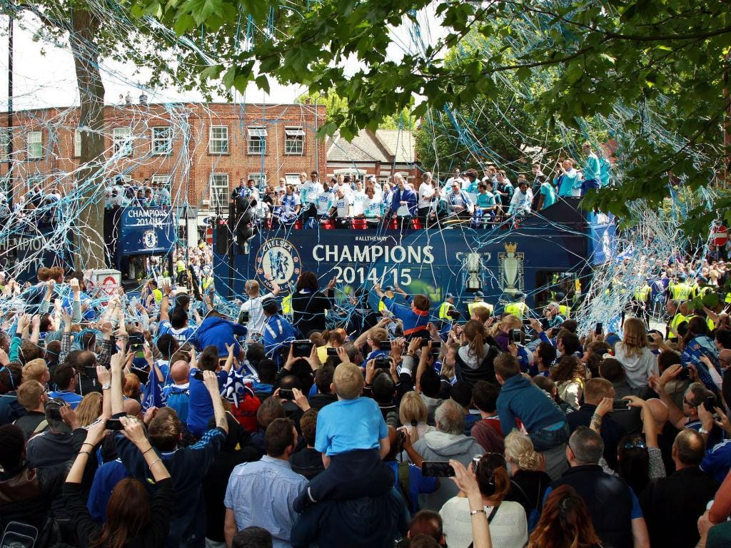 Chelsea: milhares no desfile do campeão inglês