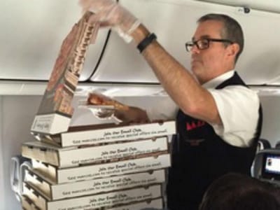 “Boa tarde, pode entregar as pizzas no avião da Delta Airlines” - TVI