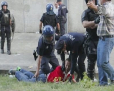 Polícia que agrediu adepto do Benfica suspenso 90 dias - TVI