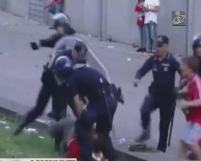 Sindicato vai recorrer da suspensão de polícia que agrediu adepto - TVI