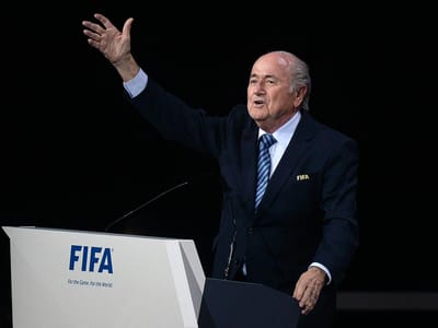 Blatter renuncia à presidência da FIFA - TVI