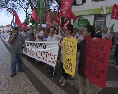 Sindicalistas da Madeira gritam a pedir a demissão do Governo - TVI