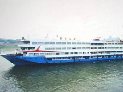 Navio com 448 pessoas a bordo naufraga na China - TVI