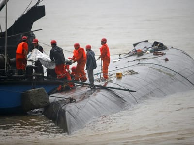 Sobe para 396 número de mortos em naufrágio na China - TVI